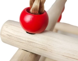 Otroško leseno gugalnico z ograjo