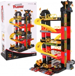 Večnivojska parkirna garaža s premičnim dvigalom in 10 dirkalnimi avtomobilčki