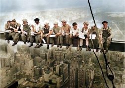 Sestavljanka Kosilo na nebotičniku 1000 koščkov