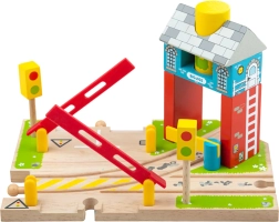 Leseni železniški prehod z znaki