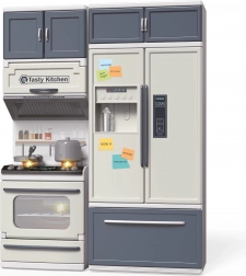 Otroška kuhinjica z učinki