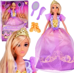 Punca princesa z dolgimi lasmi v plesni obleki z dodatki