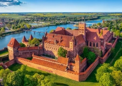 Puzzle 500 kosov – Pogled na grad Malbork, Poljska