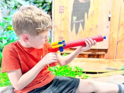 Pena pištola SPORTO Spy s streljanjem za vogal