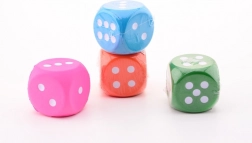 Srednje velike pene kocke za igranje