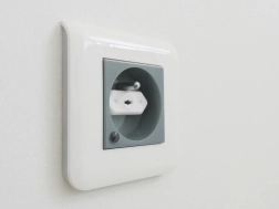 Zaščita električne vtičnice bela