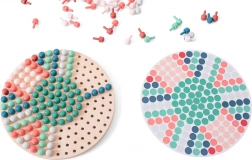 Lesena mozaična igra s količki in predlogami