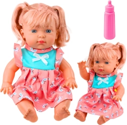 Lutka dojenček v barvitih oblekah s stekleničko in zvoki