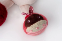 Lilliputiens tekstilna igračka z aktivnostmi Samorog Lena