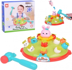 Udarite s kladivcem - igra s korenčki in zajčkom