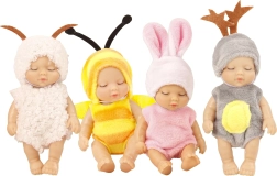 Dojenček v oblačilu z živalskimi motivi