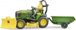 Vrtni traktor JOHN DEERE X949 s figurico vrtnarja BRUDER