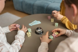 Hitre kocke – opazovalna igra za otroke