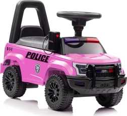 Roza igralna igrača z megafonom