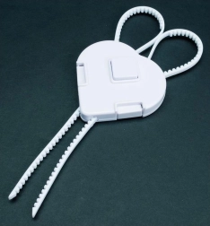 Prilagodljiva varnostna zapora za omarice za otroke