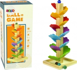 Leseno drevo s stezo za kroglice