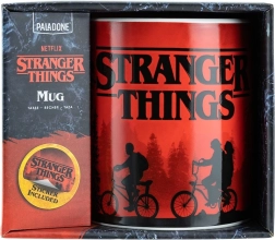 Stranger Things XL skodelica z nalepko 500 ml