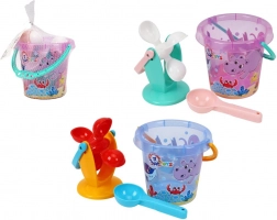 Plastični komplet za pesek in vodo z vedrom in mlinčkom v mreži 17 × 16 cm