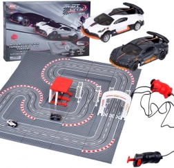 Dirkališče BUGATTI iz kock z 2 avtomobiloma na upravljalnik