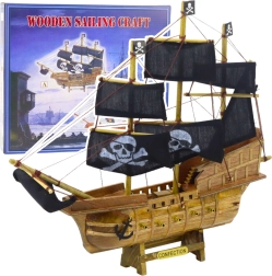 Dekorativni zbirateljski model piratske ladje s črnimi jadri 33x29 cm