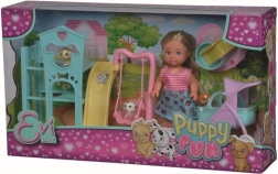 Punčka Evi na igrišču za mladičke