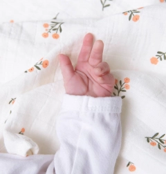 Muslinaste pleničke s cvetličnim motivom A Little Lovely Company