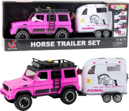 Terensko vozilo s prikolico za konje z lučmi in zvoki