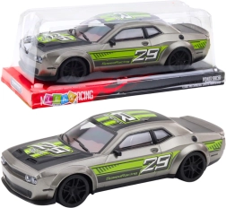 Športni avto z zadnjim pogonom srebrno-zelen