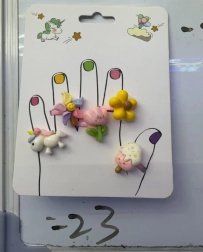 Prstani z motivom cvetov in samorogov