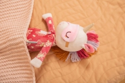 Lilliputiens prijateljica za posteljico – samoroginja Lena