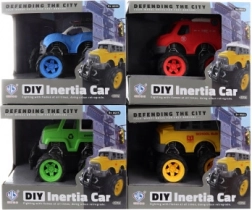 Vijačni avto z velikimi kolesi na vztrajnik