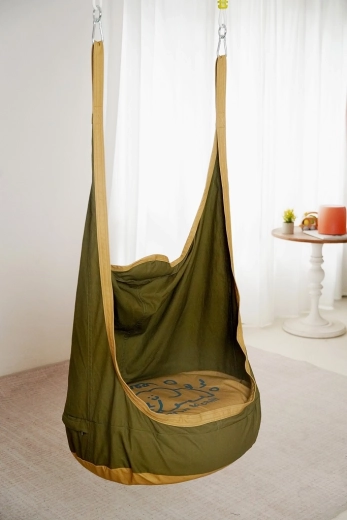 High sides and a cozy “cocoon”