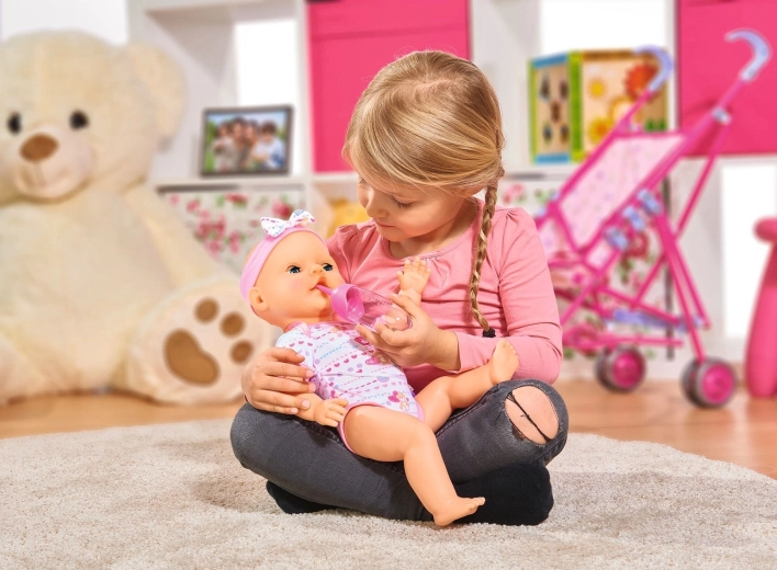 Pije in lula kot pravo dojenče