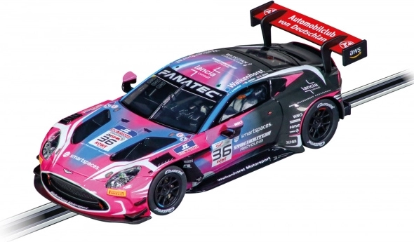 Carrera Evolution Aston Martin Vantage dirkalni avto 1:32