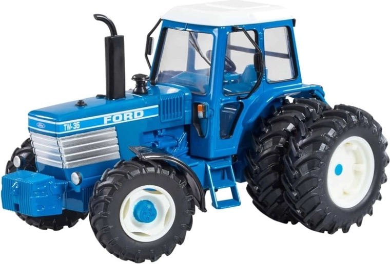 Realistic detailing in 1:32 scale