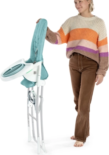 Foldable and space-saving