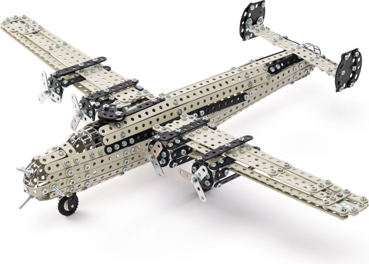 Realističen kovinski model s premičnimi elementi