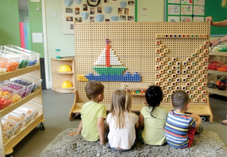 Ogromna perforirana delovna površina za neomejeno ustvarjanje