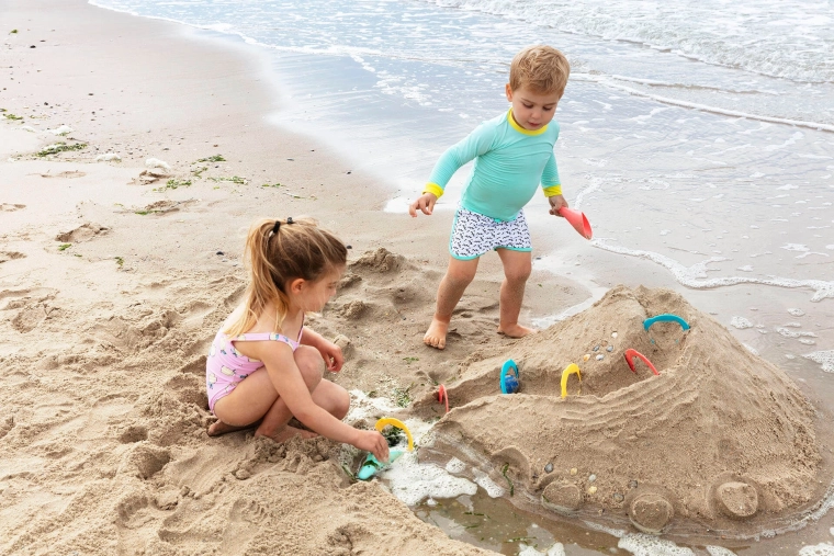 Quut igra za plažo Ringo – komplet 6 obročkov in žogica