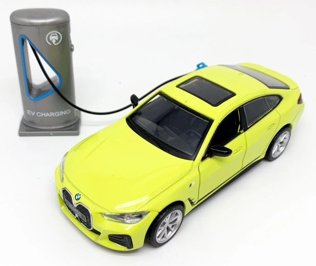 Kovinski model BMW I4 M50 v merilu 1:34
