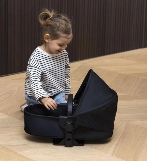 3-v-1: košara, športni sedež in posteljica