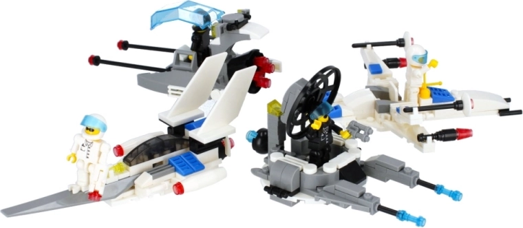 Authentic details and minifigures