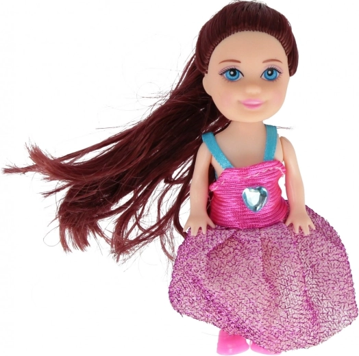 Stajliš oblačila in pričesljive lase