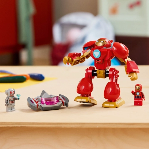 Ultron in njegov leteči stroj za napete bitke