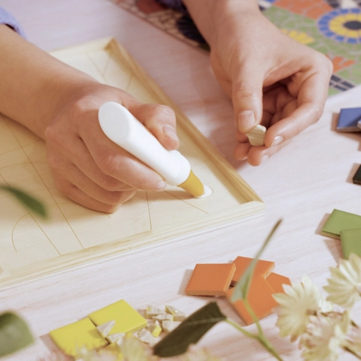 Enostavno lepljenje in natančno nameščanje