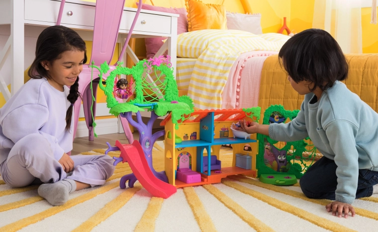 Velika večnivojska hiša, polna pustolovščin