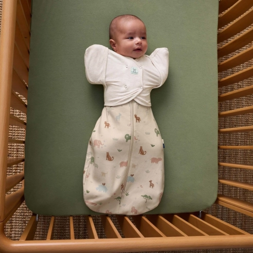 2-in-1: swaddle and sleeping bag