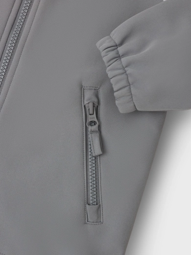 Practical details for everyday wear