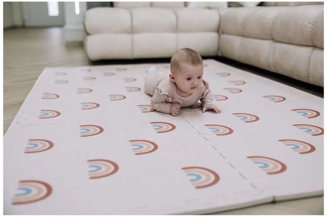 Stylish rainbow motif and finishing edges
