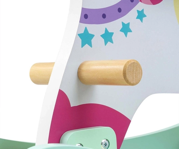 Trdna lesena konstrukcija in udoben oprijem